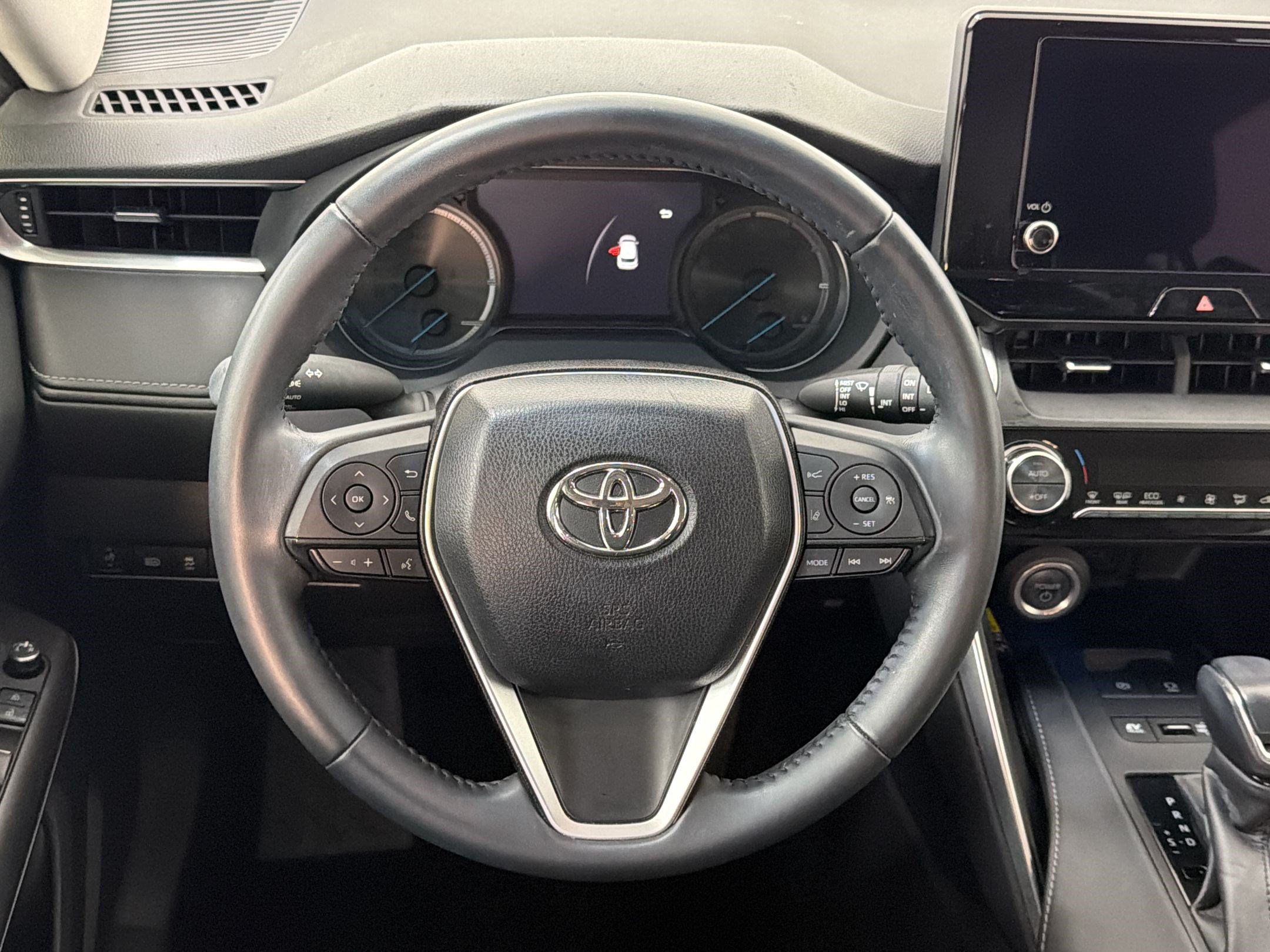 Used 2023 Toyota Venza LE AWD/4WD image 11