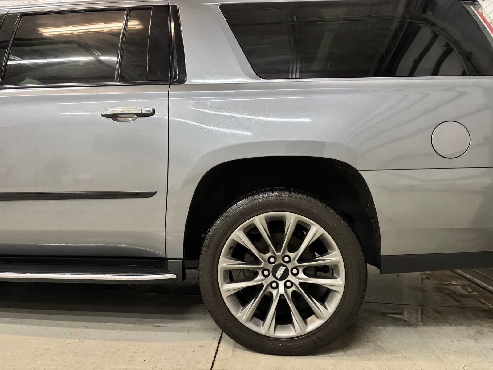 Used 2020 Cadillac Escalade ESV Luxury w/ Escalade Sport Edition AWD/4WD image 7