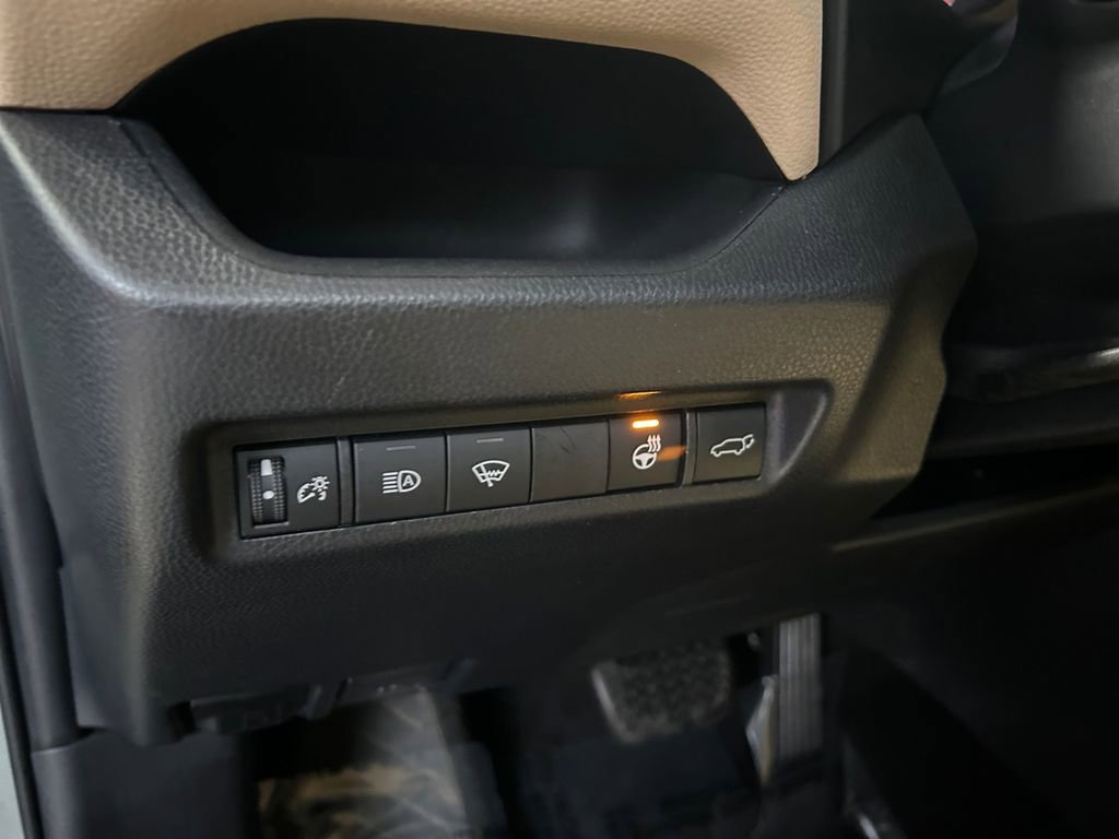 Used 2020 Toyota RAV4 XLE Premium image 22