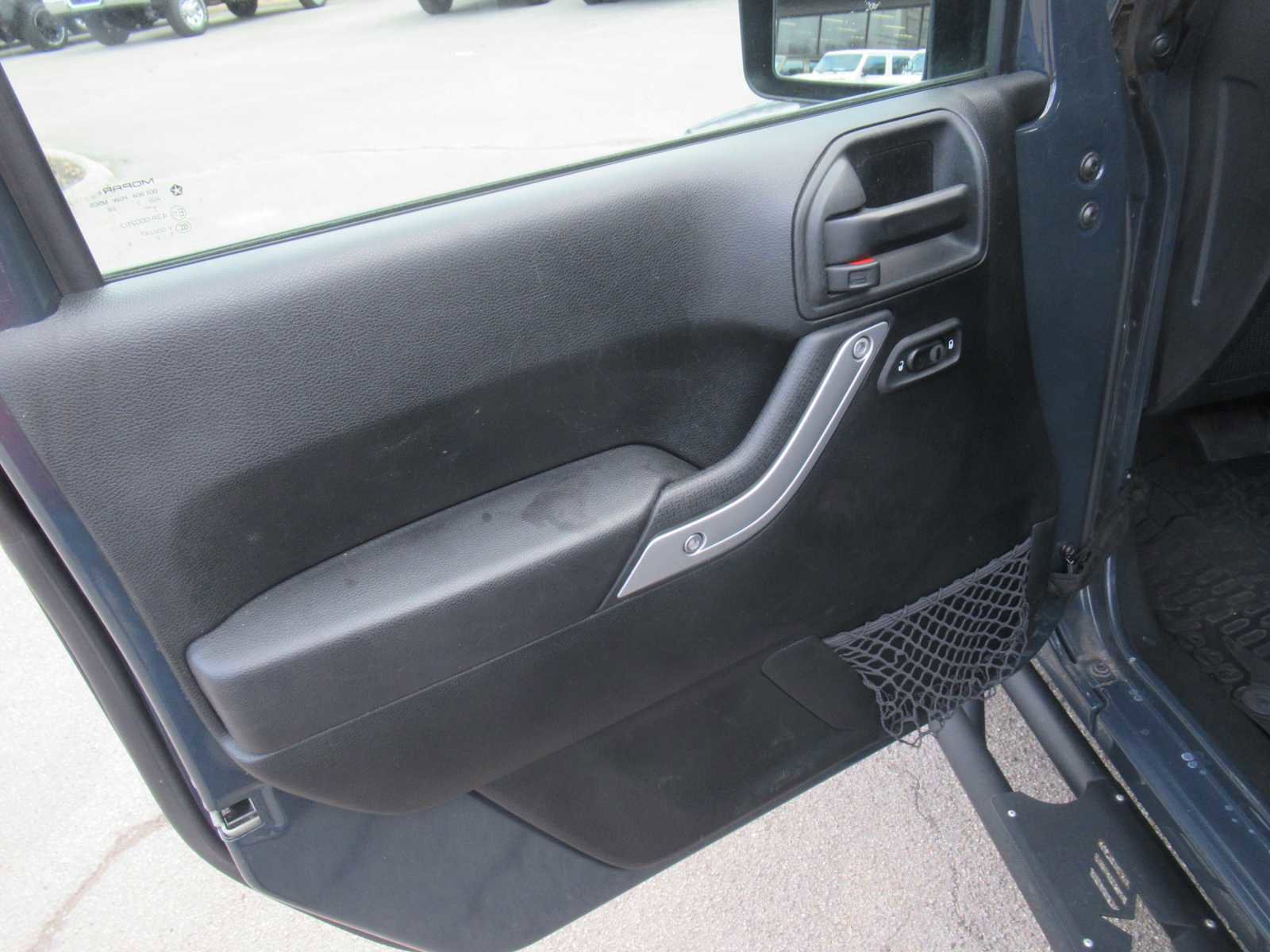 Used 2018 Jeep Wrangler Unlimited Sahara w/ Connectivity Group image 18