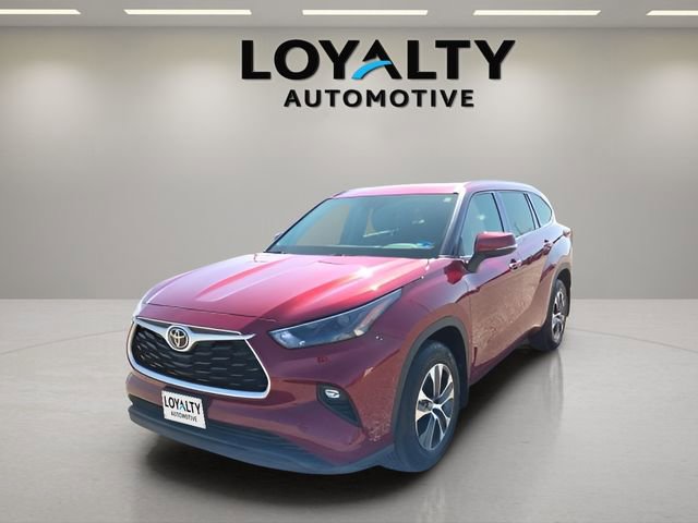 Used 2022 Toyota Highlander XLE image 1