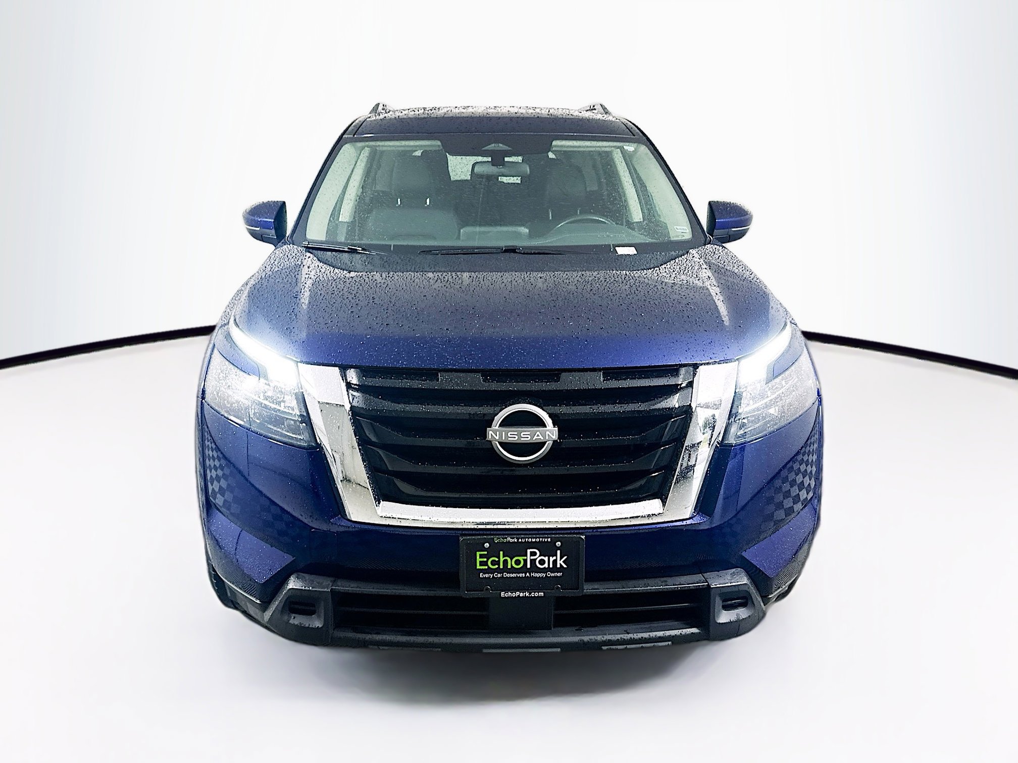 Used 2025 Nissan Pathfinder SV image 2