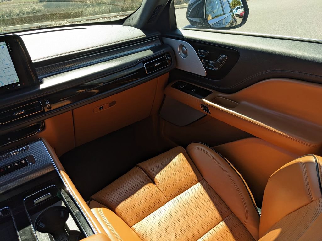 Used 2025 Lincoln Aviator Black Label AWD/4WD image 21