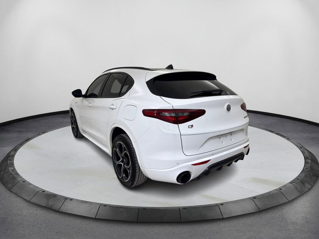 Used 2022 Alfa Romeo Stelvio Veloce AWD/4WD image 7