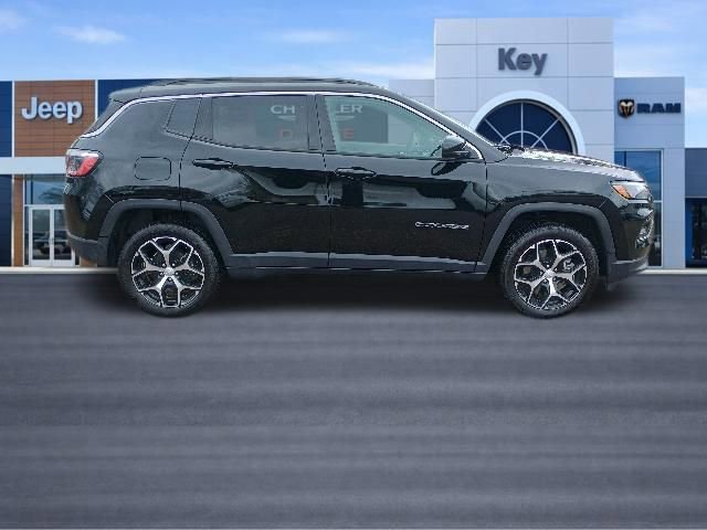 Used 2024 Jeep Compass Limited AWD/4WD image 7