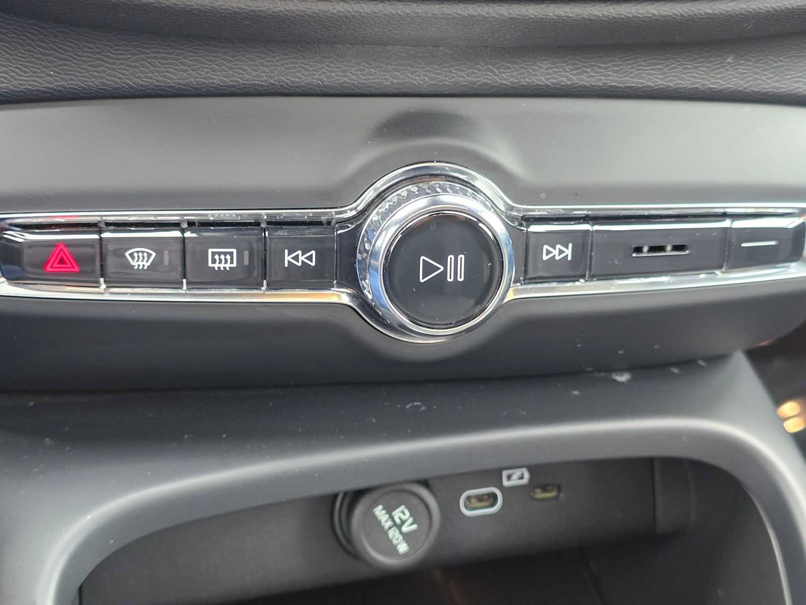 Certified 2023 Volvo C40 P8 Recharge Ultimate w/ Protection Package Premier AWD/4WD image 30