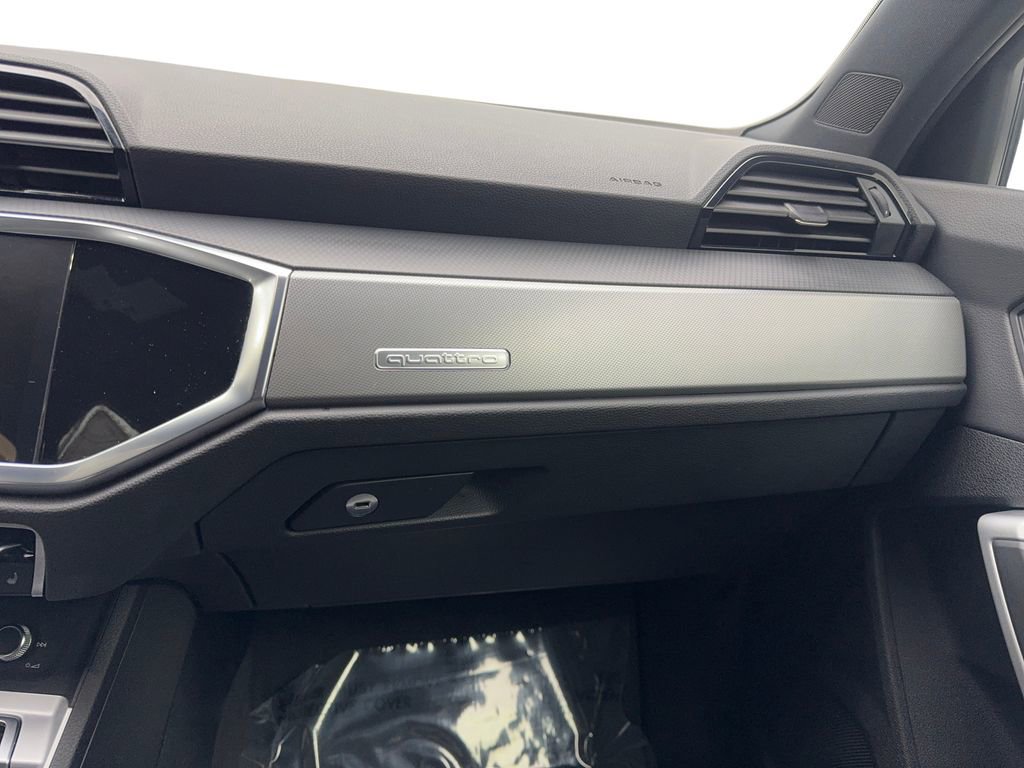 Used 2025 Audi Q3 2.0T Premium image 59