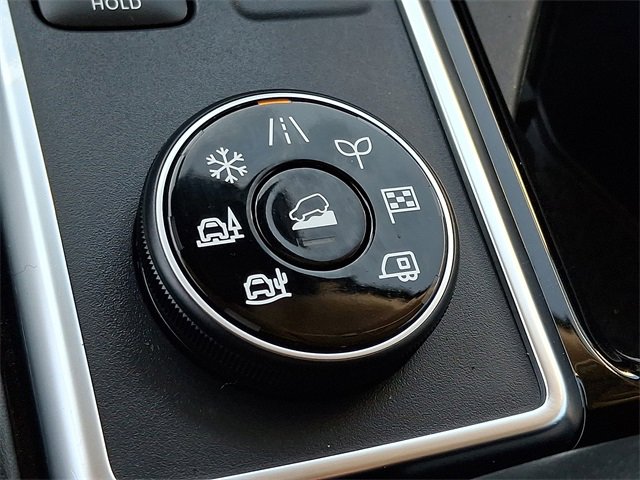 Used 2025 Nissan Pathfinder SV image 19