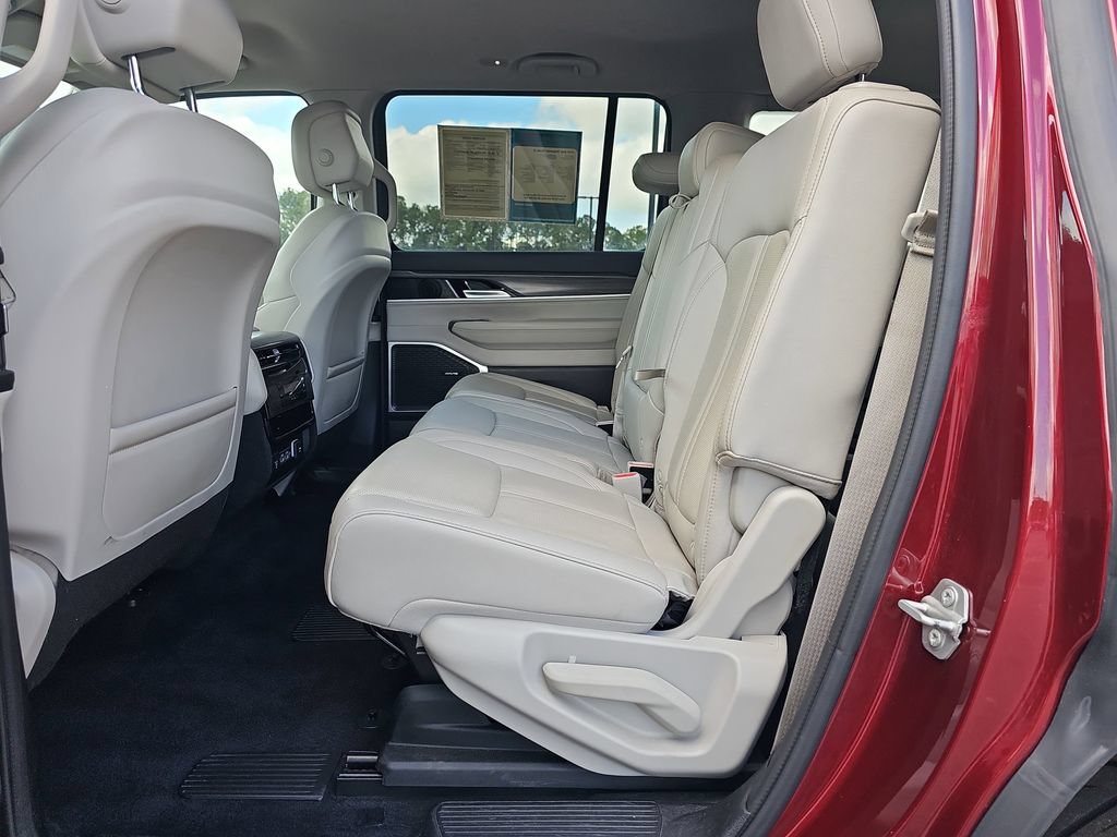 Used 2024 Jeep Wagoneer Series II w/ Flexible Seating Group RWD image 20