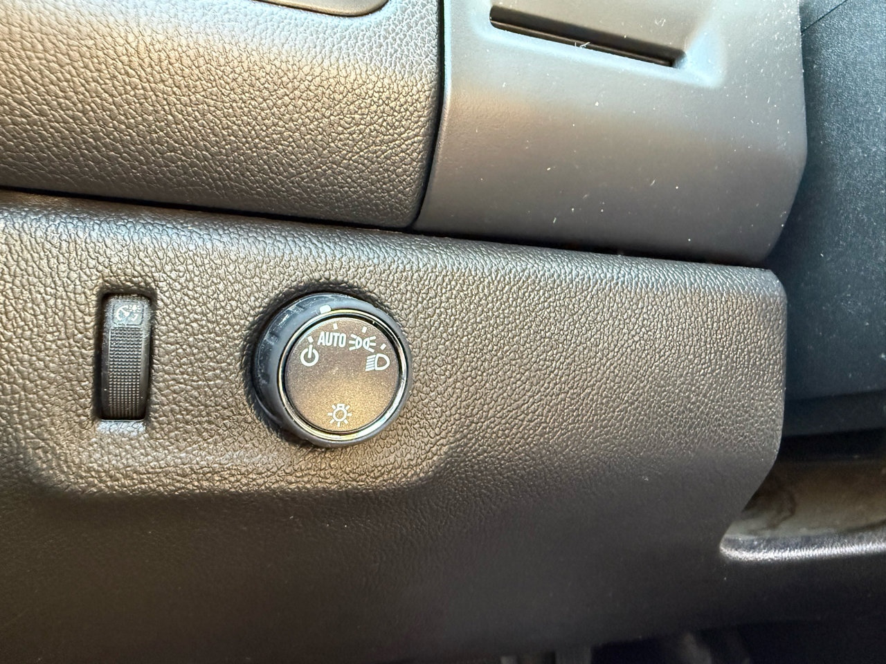 Used 2022 Chevrolet Colorado LT w/ Fleet Safety Package image 9