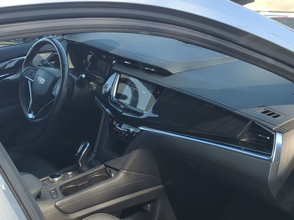 Used 2025 Cadillac XT6 Premium Luxury image 30