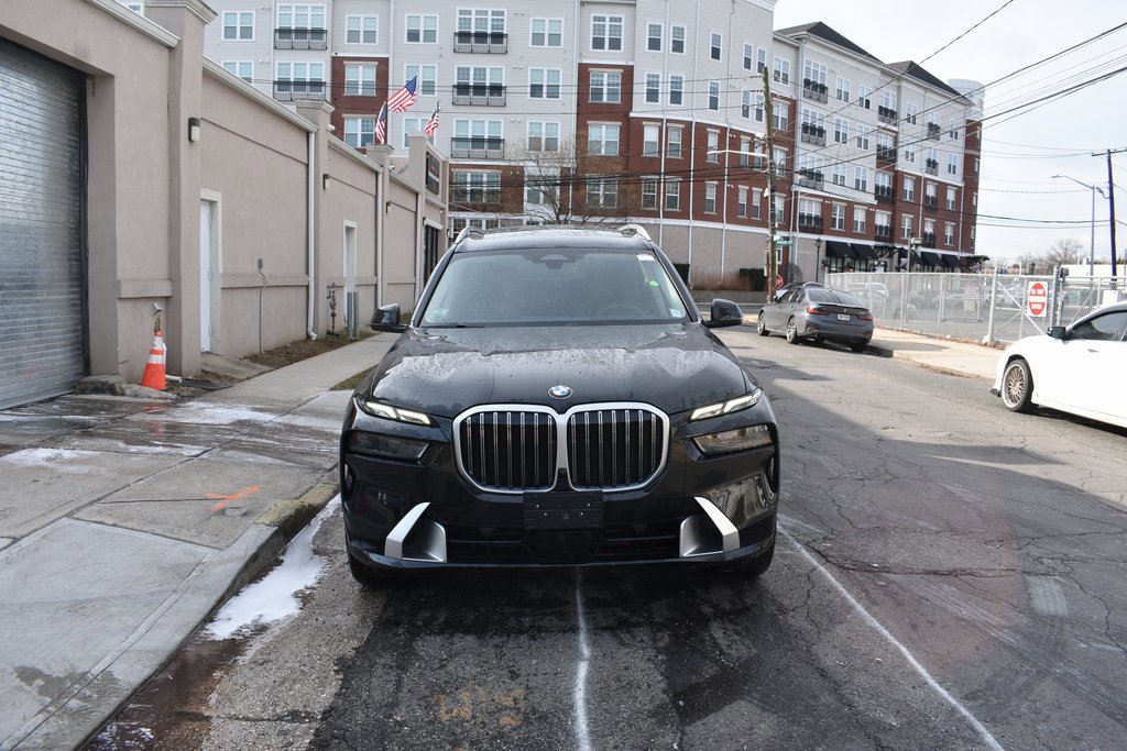 Used 2025 BMW X7 xDrive40i image 3