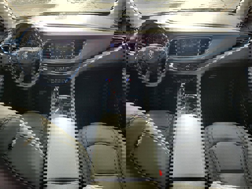 Used 2021 Buick Enclave Essence image 10