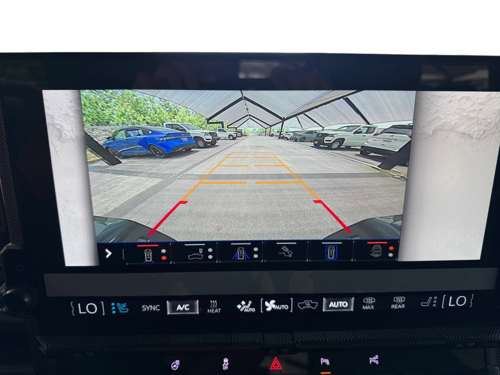 Certified 2025 GMC Hummer EV 3X w/ LPO, Sport Package AWD/4WD image 27
