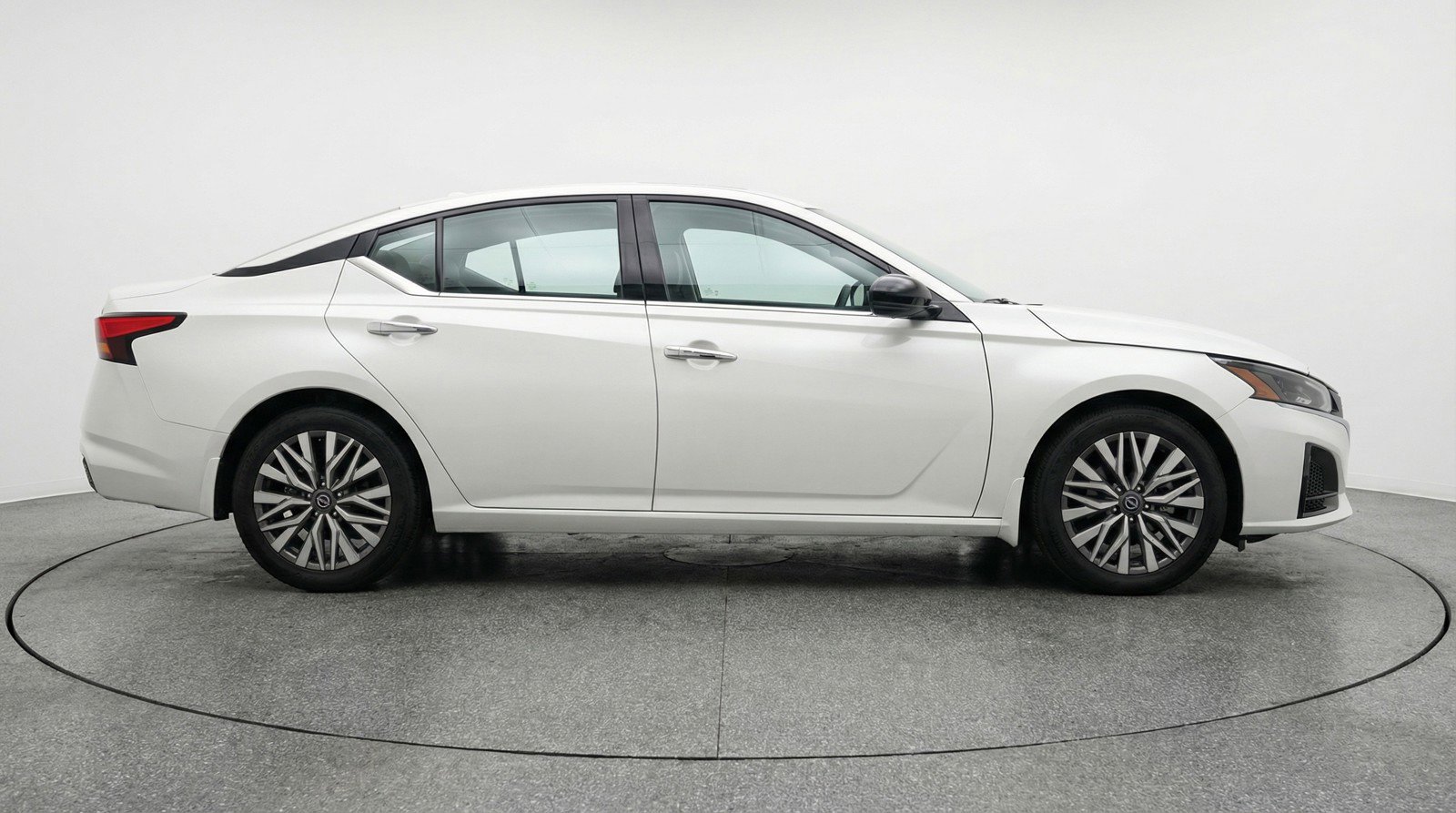 Used 2025 Nissan Altima 2.5 SV image 11