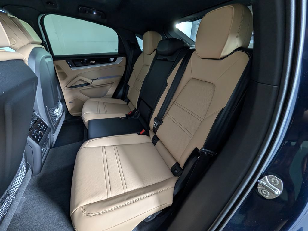 New 2026 Porsche Cayenne Coupe AWD/4WD image 24