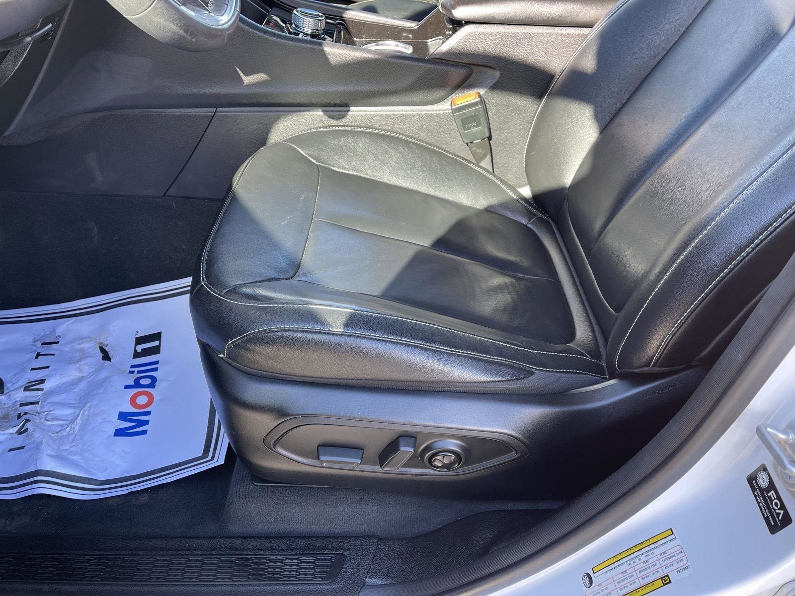 Used 2023 Jeep Grand Cherokee L Limited image 3