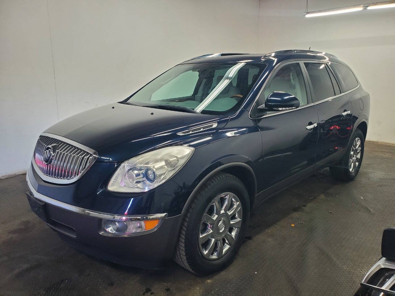 Used 2011 Buick Enclave CXL FWD image 1