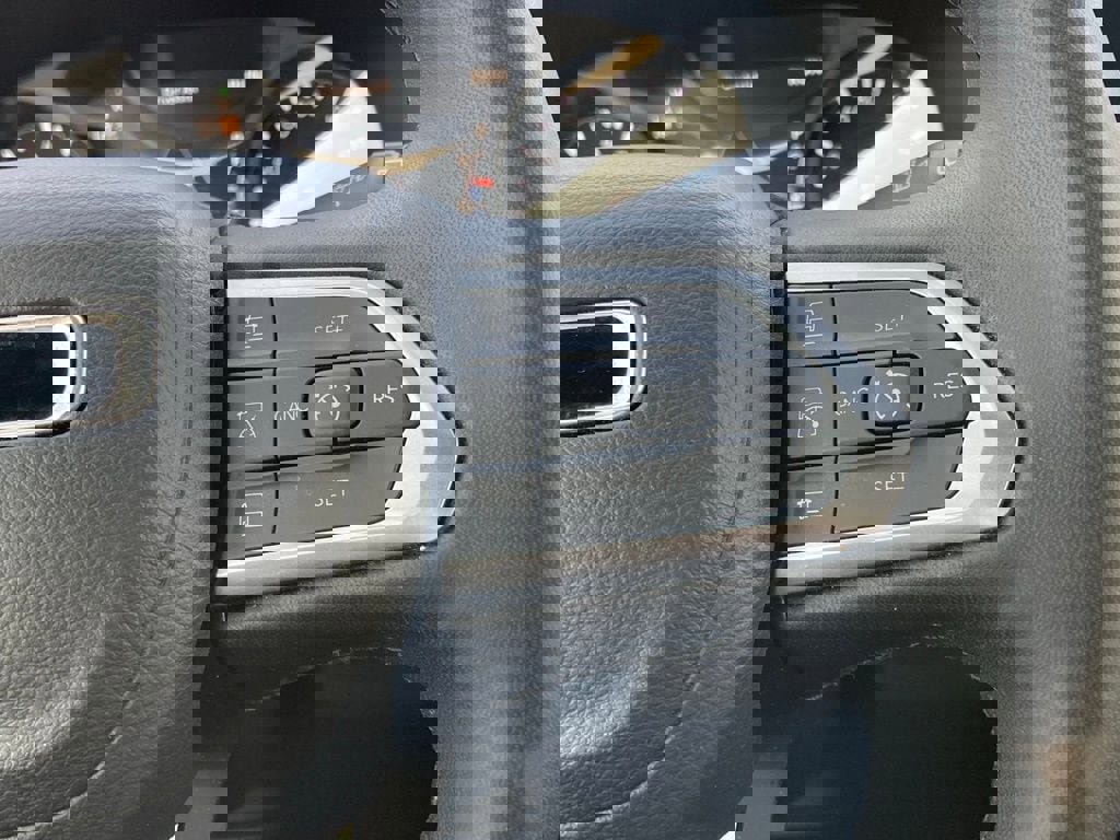 Used 2025 Jeep Compass Limited image 18