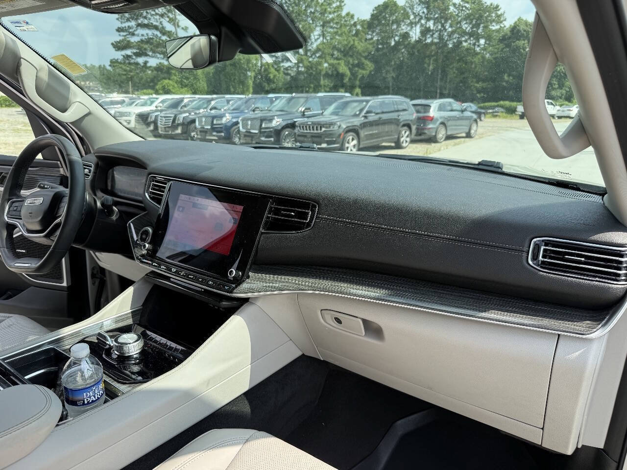 Used 2022 Jeep Wagoneer Series II AWD/4WD image 30