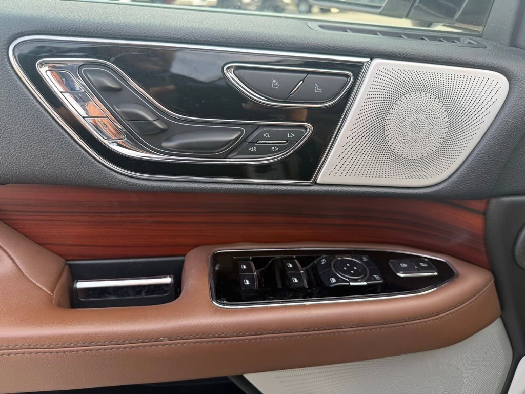 Used 2023 Lincoln Navigator Reserve AWD/4WD image 11