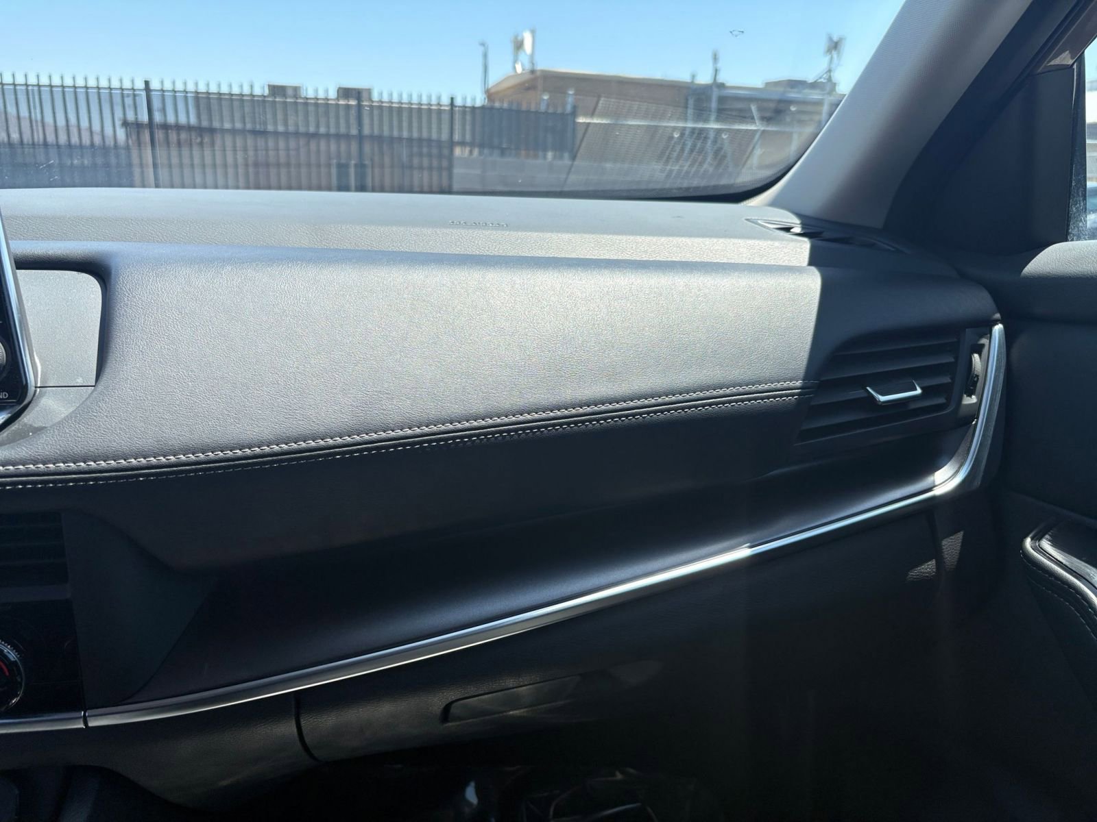 Used 2025 Nissan Rogue SV FWD image 37