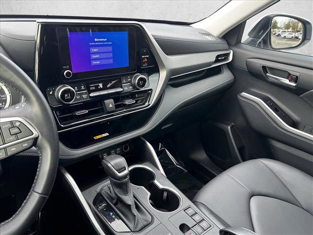 Certified 2025 Toyota Highlander XLE image 15