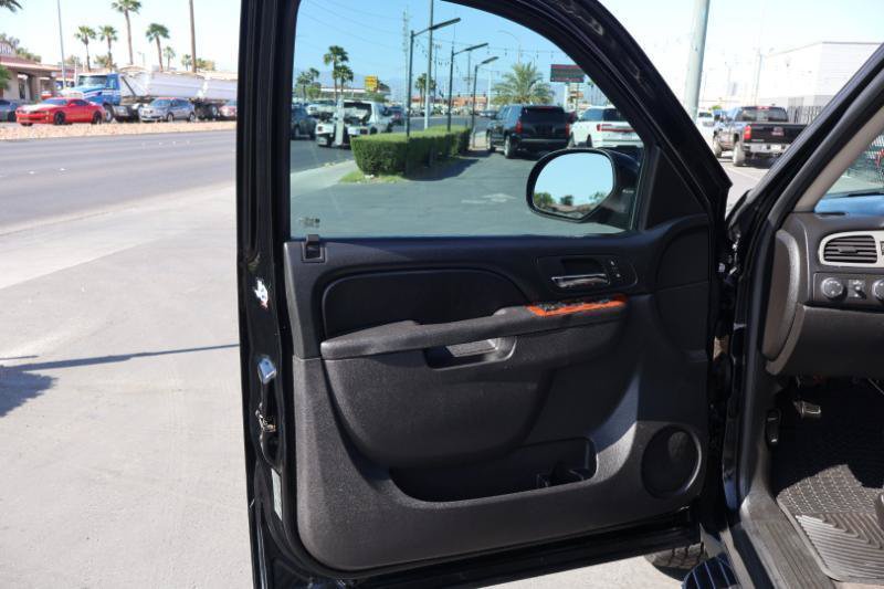 Used 2014 Chevrolet Suburban LT AWD/4WD image 12