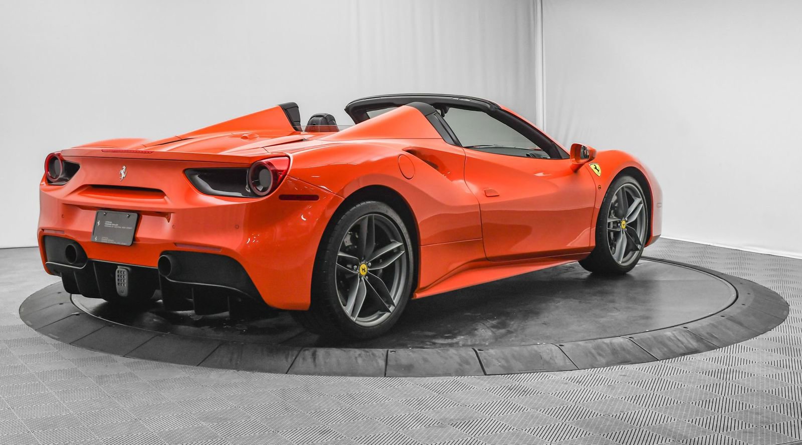 Used 2019 Ferrari 488 Spider image 8