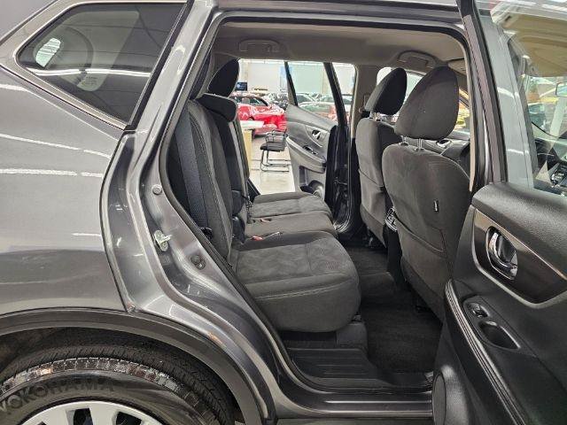 Used 2016 Nissan Rogue S AWD/4WD image 32