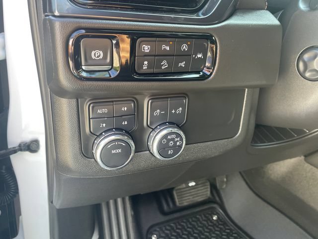 Certified 2025 GMC Yukon XL AT4 w/ LPO, Floor Liner Package AWD/4WD image 30