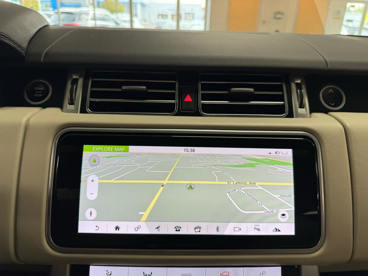 Used 2019 Land Rover Range Rover HSE image 17