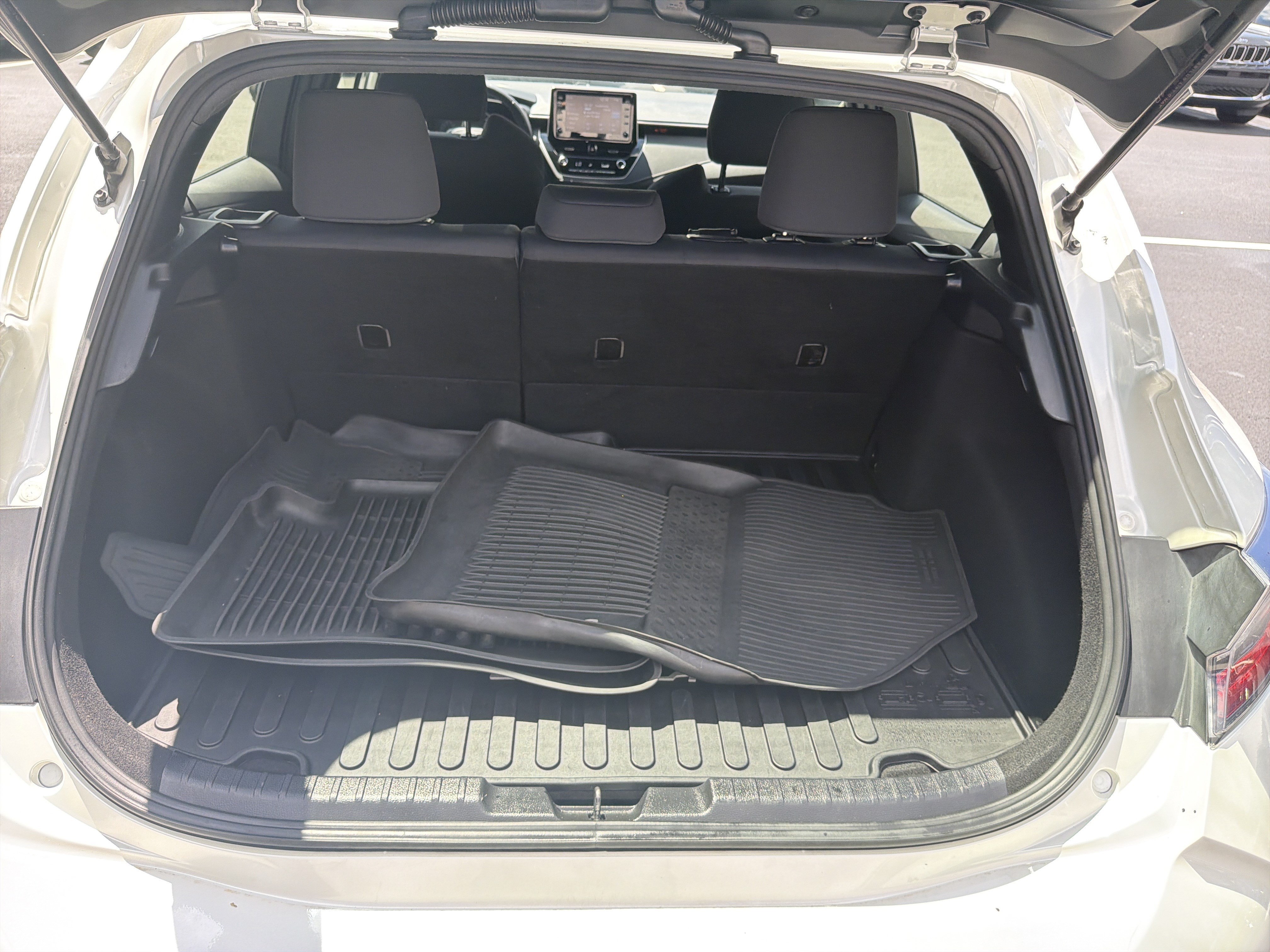 Used 2020 Toyota Corolla SE FWD image 18