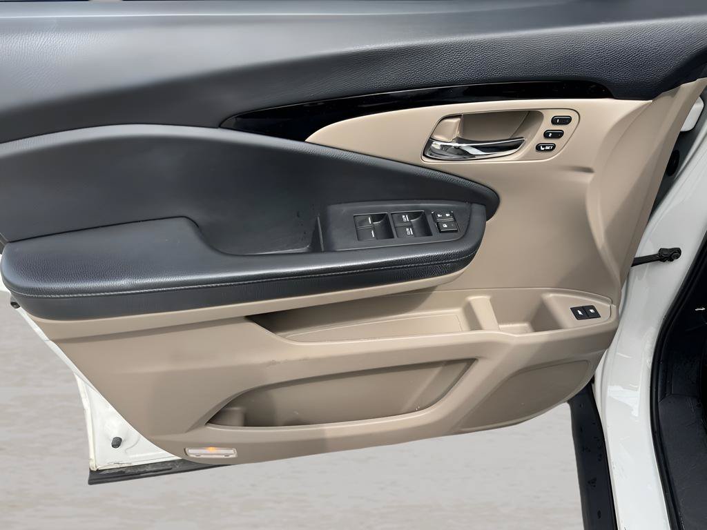 Used 2019 Honda Pilot Touring image 16