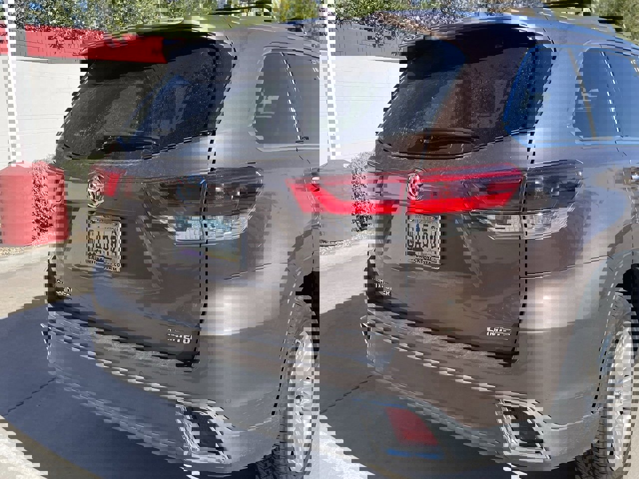 Used 2017 Toyota Highlander Limited image 4