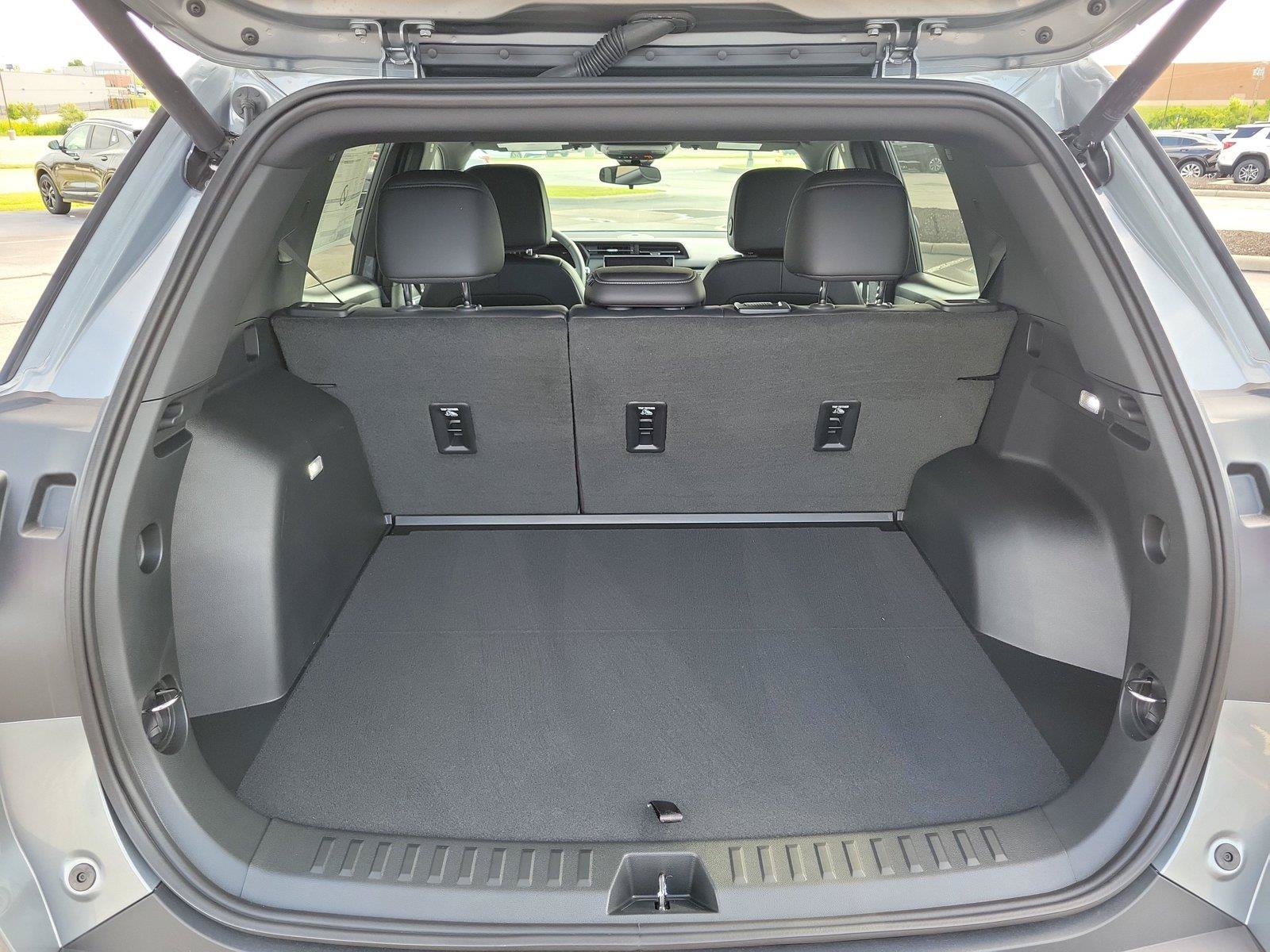 New 2027 GMC Terrain Elevation w/ Elevation Premium Package AWD/4WD image 8
