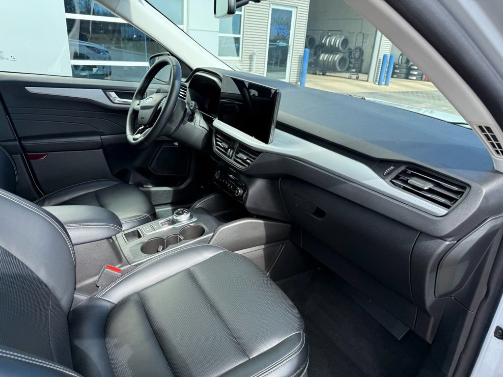 Used 2025 Ford Escape Platinum AWD/4WD image 14