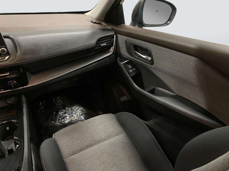 Used 2022 Nissan Rogue SV FWD image 25