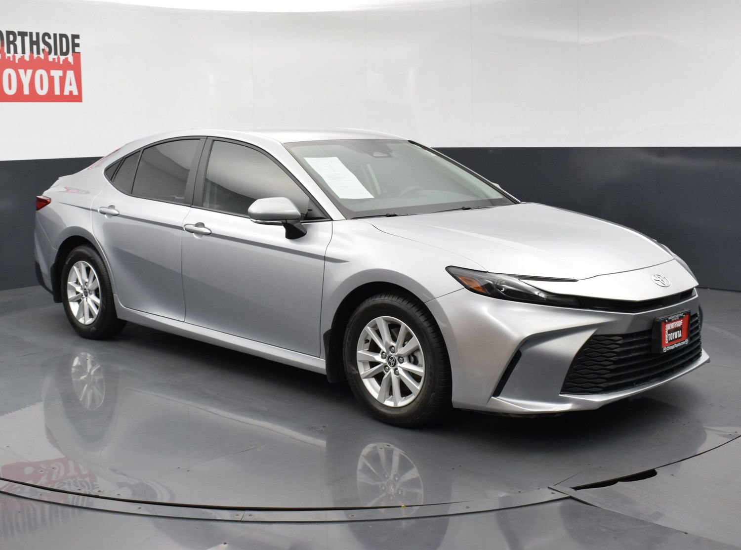 Used 2025 Toyota Camry LE w/ Convenience Package FWD image 6