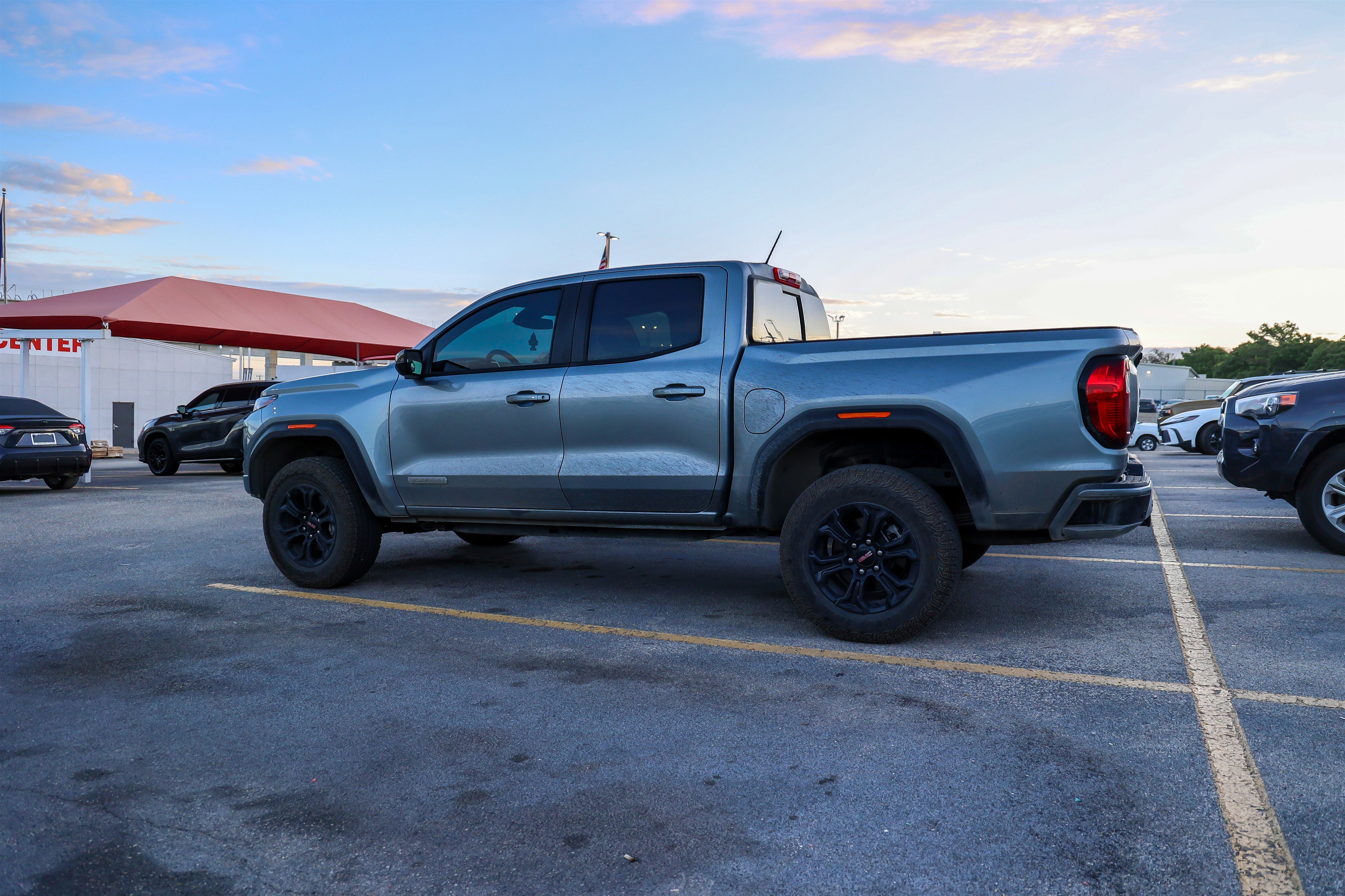 Used 2025 GMC Canyon Elevation w/ Convenience Package image 10