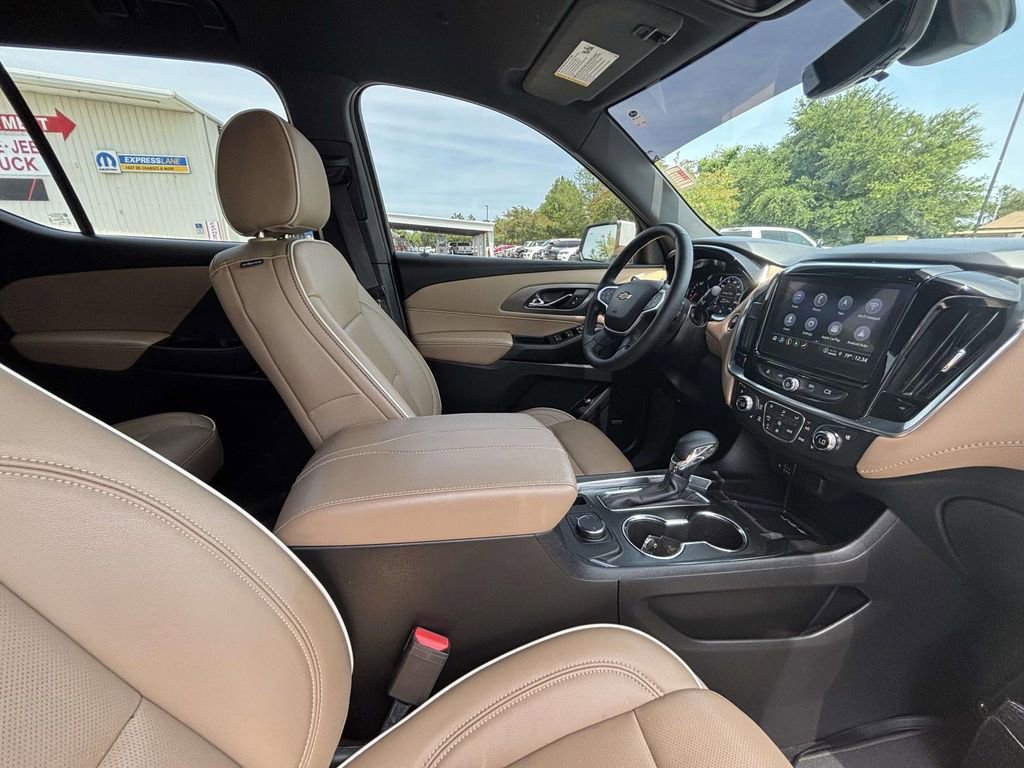Used 2023 Chevrolet Traverse Premier FWD image 15