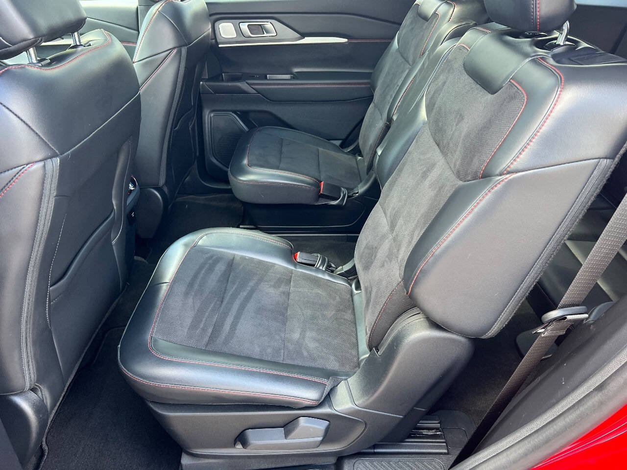 Used 2025 Ford Explorer ST w/ Sun And Sound Package AWD/4WD image 21