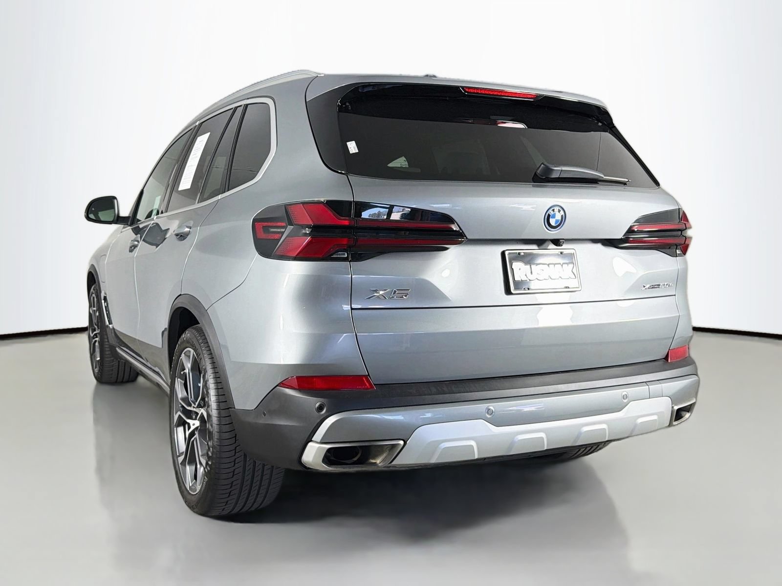Used 2024 BMW X5 xDrive50e w/ Executive Package AWD/4WD image 5