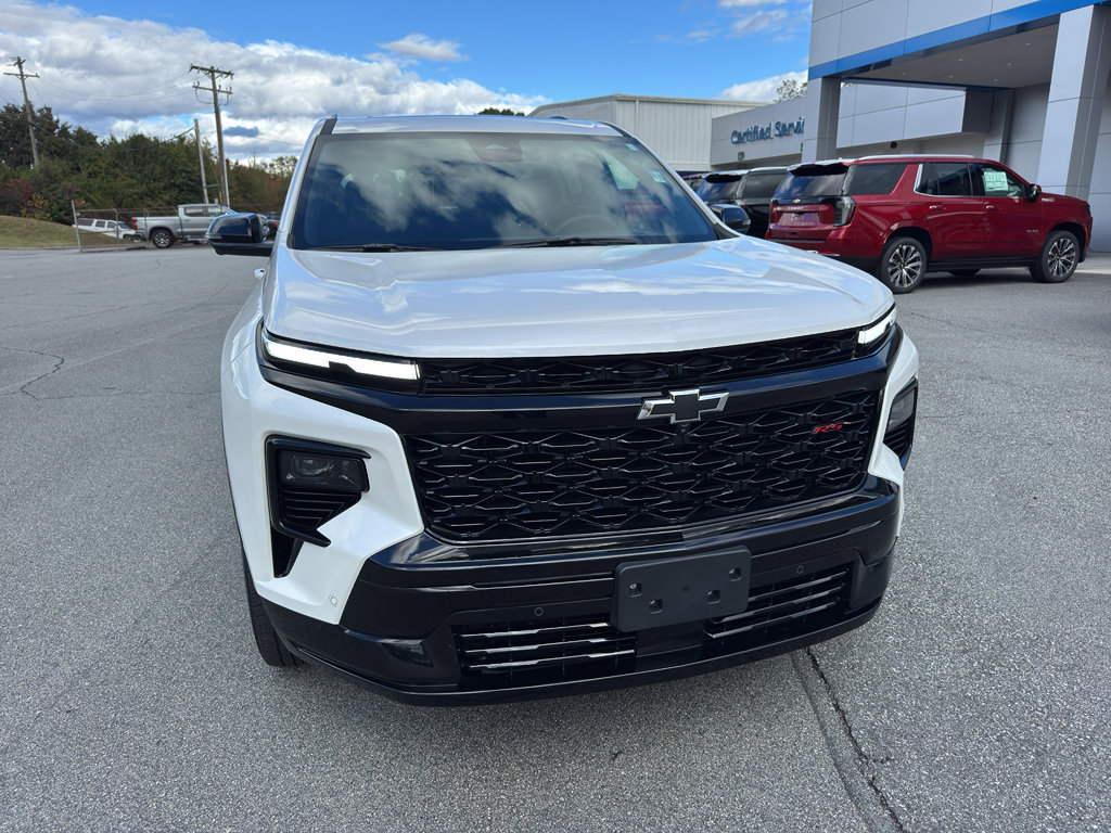 Used 2024 Chevrolet Traverse RS w/ LPO, Floor Liner Package image 2