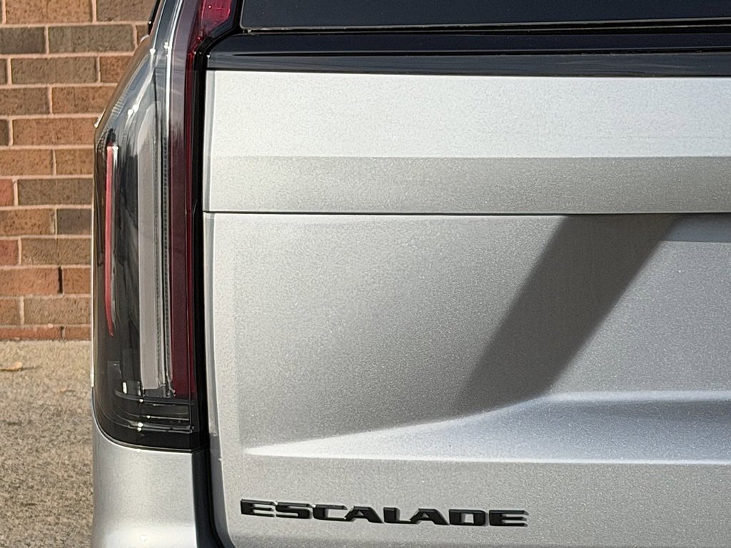 Used 2023 Cadillac Escalade V w/ LPO, ONYX Package image 25