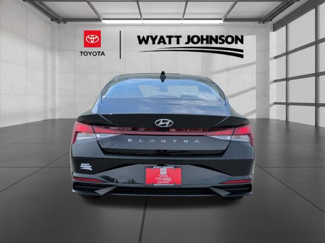 Used 2023 Hyundai Elantra SEL w/ Convenience Package FWD image 4