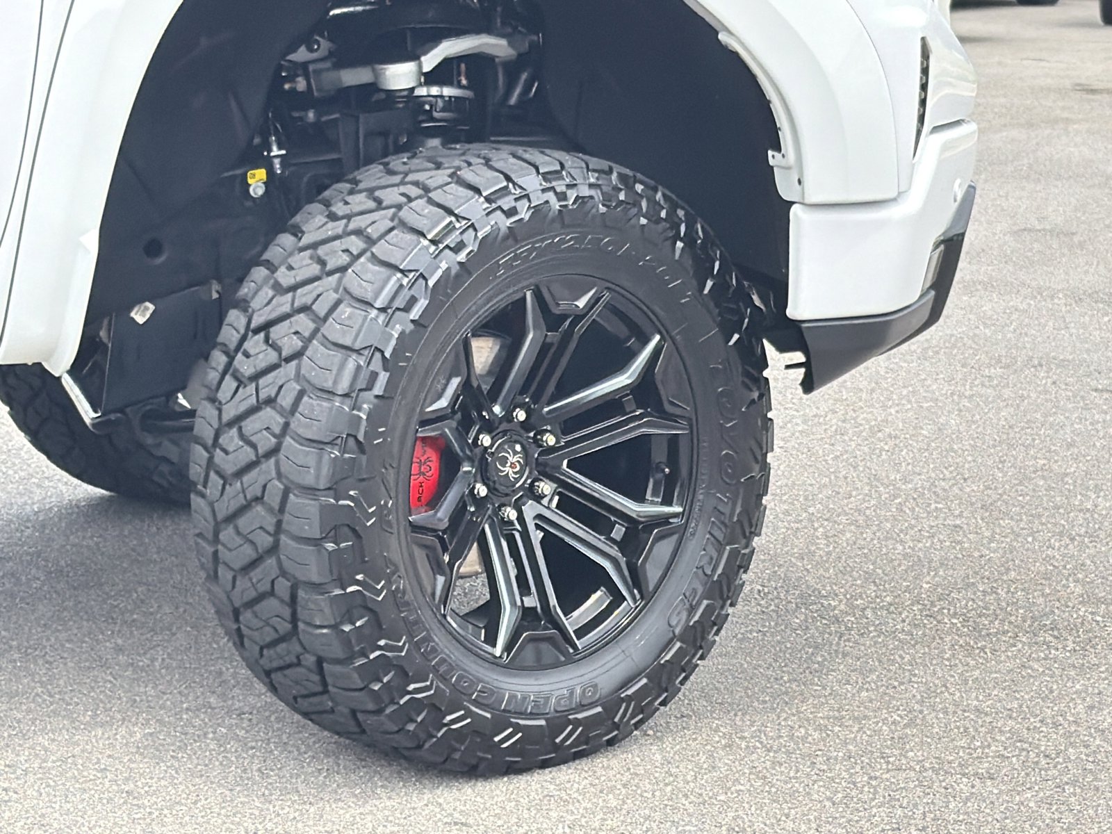 Used 2025 GMC Sierra 1500 AT4 w/ AT4 Premium Package AWD/4WD image 5