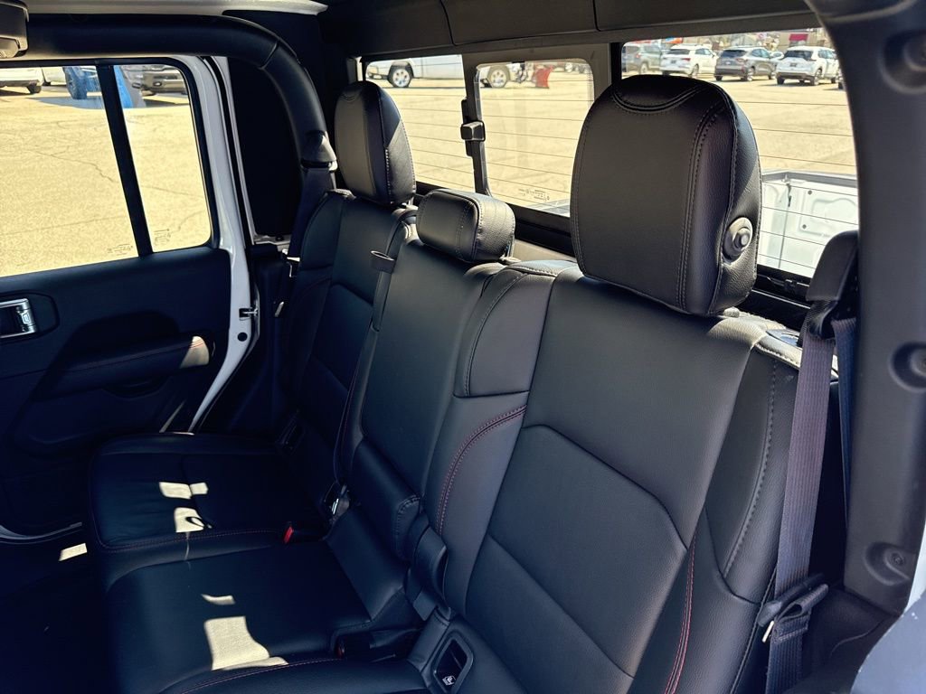 Used 2022 Jeep Gladiator Rubicon w/ Cold Weather Group AWD/4WD image 23