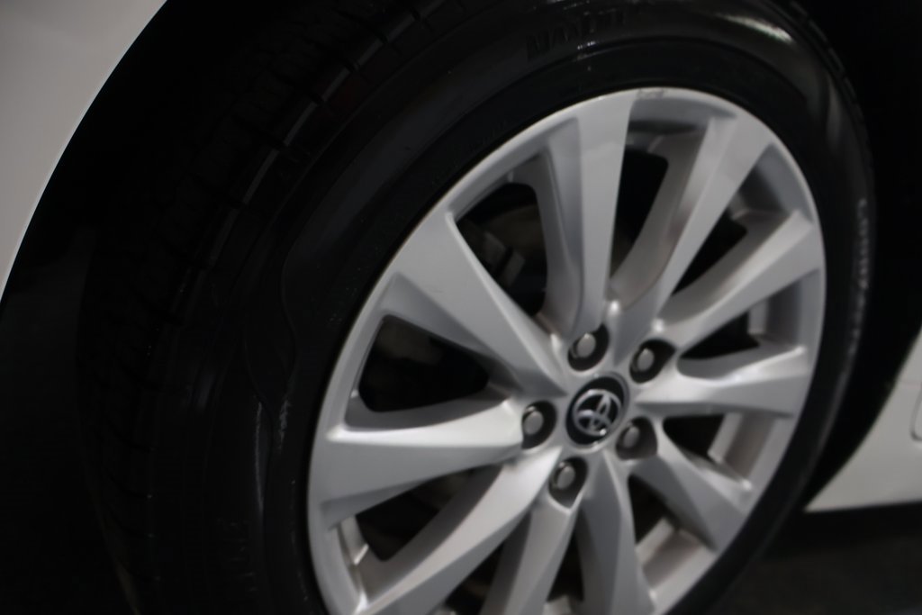 Used 2018 Toyota Camry LE image 28