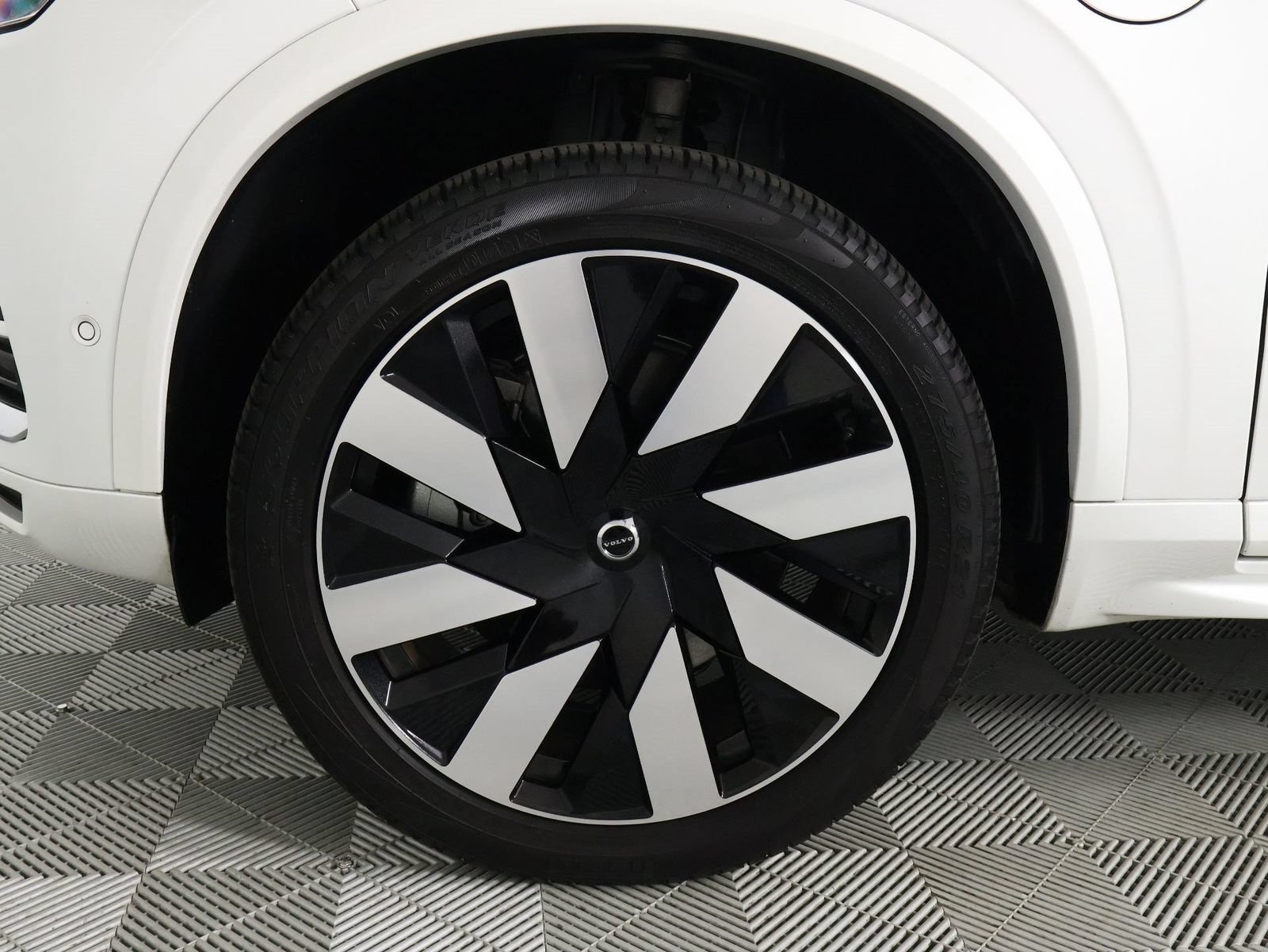 Certified 2023 Volvo XC90 T8 Ultimate AWD/4WD image 28